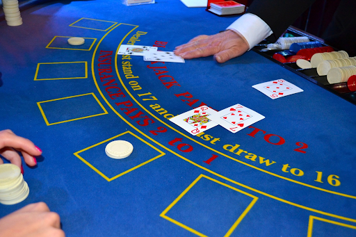 casino-dealer-blackjack-cards.png